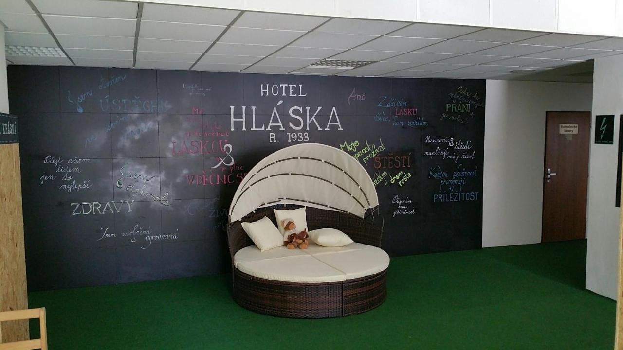 Hotel Hlaska Zlenice Ngoại thất bức ảnh